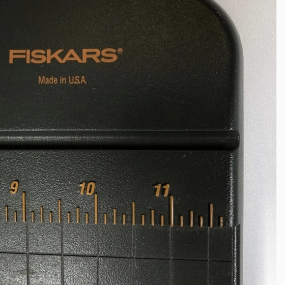 FISKARS Desktop Cutting Board Paper Rotary Cutter 12" TableTop w Scoring Blade - Picture 4 of 4